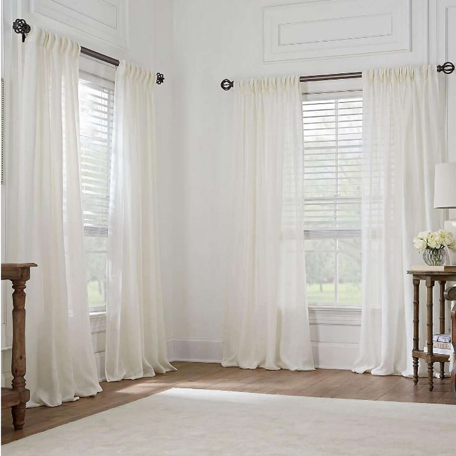 CURTAINS (light) (white)